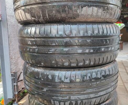 Ogłoszenie - Opony letnie 2 pary: Dunlop i Michelin R16 205x60 - 250,00 zł