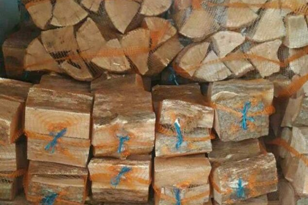 Ogłoszenie - DREWNO KOMINKOWE, NA OGNISKO DĄB SUCHE - 25,00 zł