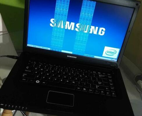 Ogłoszenie - Sprzedam Uszkodzonego Laptopa Firmy Samsung NP-R522 - 200,00 zł