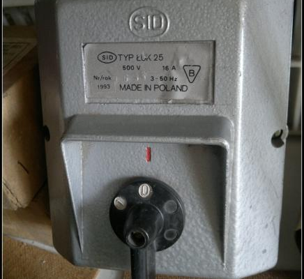 Ogłoszenie - Przełącznik ŁUK 25 , w obudowie Sid , 16A , 1-0-2