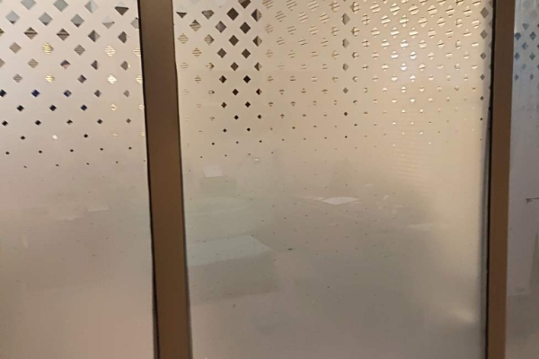 Ogłoszenie - Folie okienne Toruń, Ciechocinek i okolice - Folie z usługą montażu- folie do domu, szkół, biura, szpitali, magazynów... - Toruń - 165,00 zł