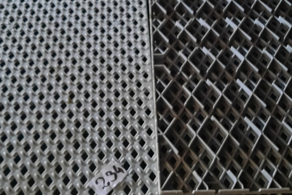 Ogłoszenie - plastikowe kratki do pojemników 60x40cm (52sztuk) - Dębica - 516,00 zł