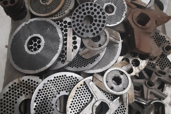 Ogłoszenie - Paleta z nożami i sitami różnymi - Dębica - 1 033,00 zł