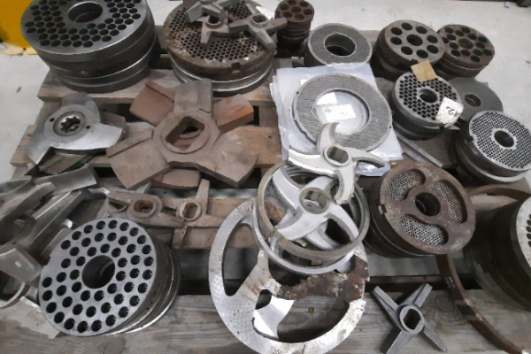 Ogłoszenie - Paleta z nożami i sitami różnymi - Dębica - 1 033,00 zł