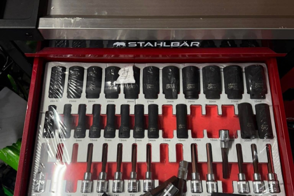 Ogłoszenie - szafa narzędziowa wyposażona - 2 600,00 zł