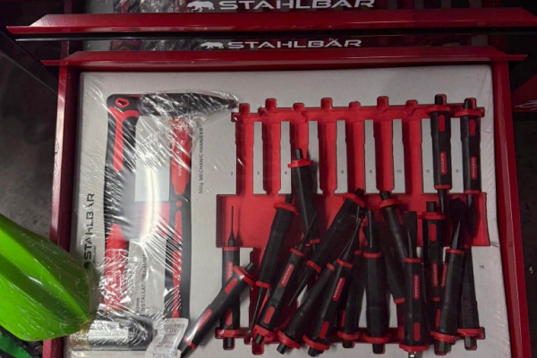 Ogłoszenie - szafa narzędziowa wyposażona - 2 600,00 zł