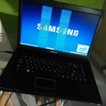 Ogłoszenie - Sprzedam Uszkodzonego Laptopa Firmy Samsung NP-R522 - 200,00 zł
